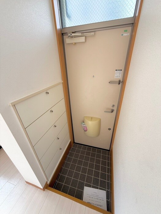 物件内観写真16　(玄関)