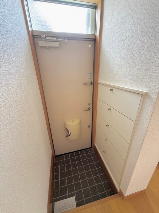 物件内観写真16　(玄関)