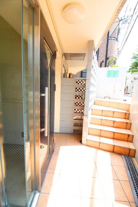 物件外観写真4　(エントランス部分)