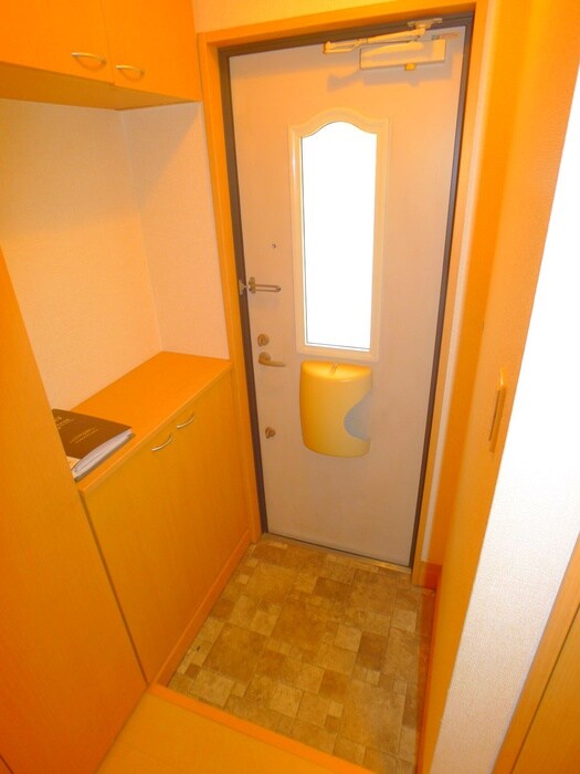 物件内観写真16　(玄関)