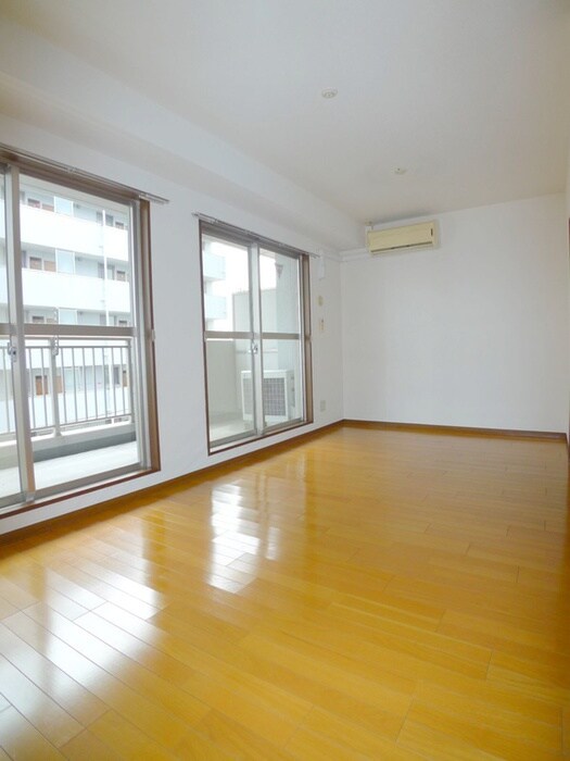 物件内観写真9　(室内からの展望)