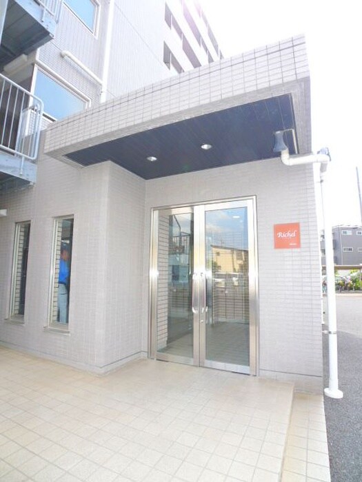 物件外観写真3　(エントランス部分)