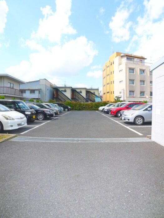 物件外観写真4　(駐車場)