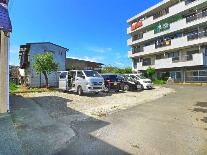 物件外観写真6　(駐車場)