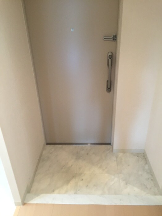 物件内観写真7　(玄関)