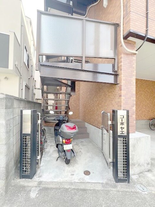 物件外観写真5　(エントランス部分)