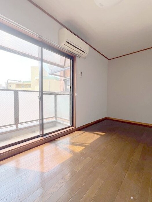 物件内観写真10　(室内からの展望)