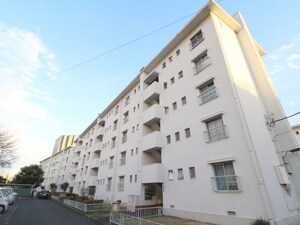 府中日鋼団地7号棟（205）外観写真