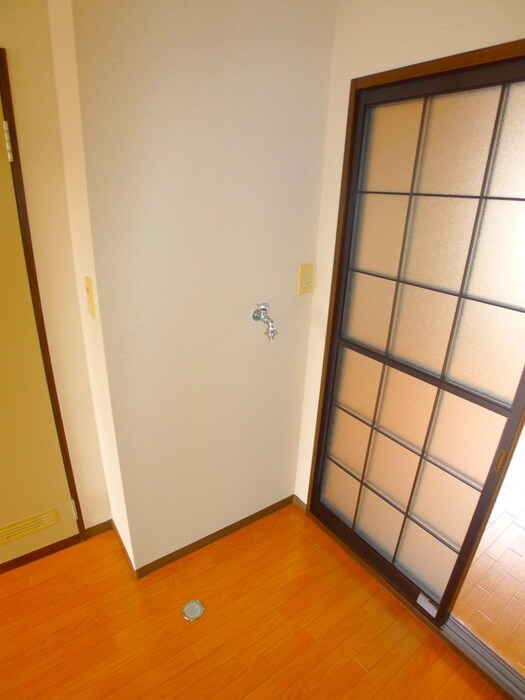 物件内観写真15　(洗濯機置場)