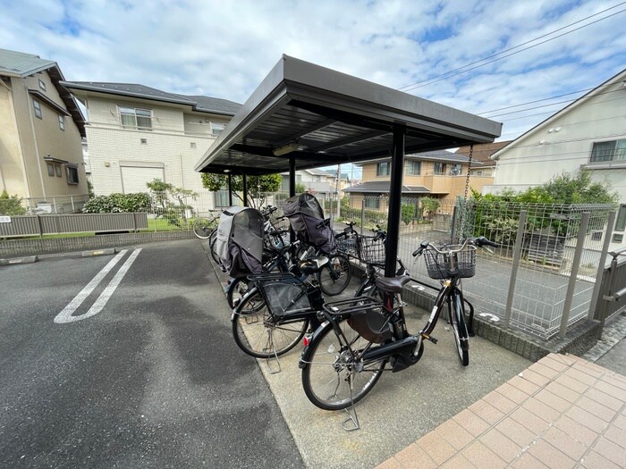物件外観写真3　(駐輪場)