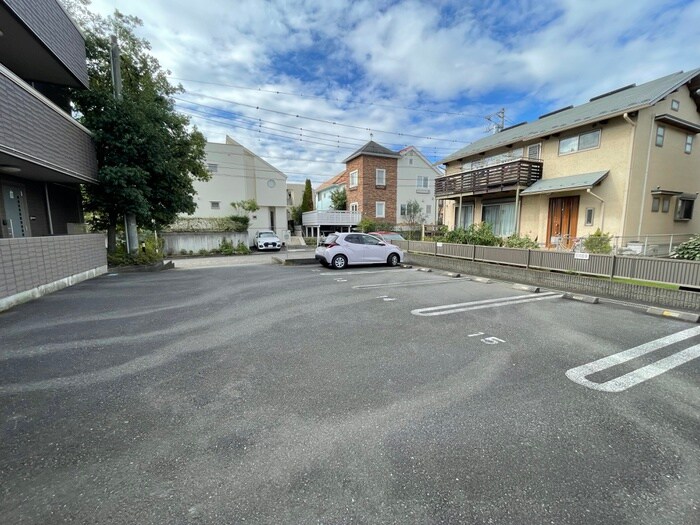 物件外観写真4　(駐車場)