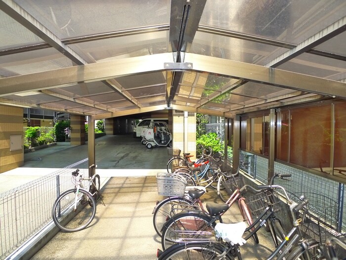 物件外観写真5　(駐輪場)