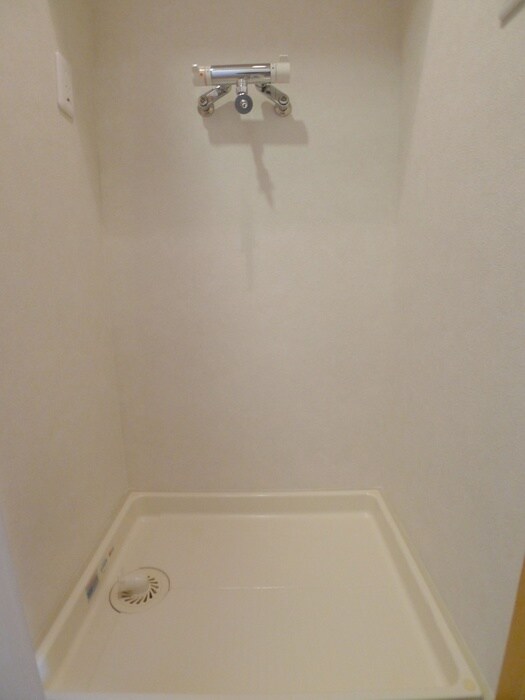 物件内観写真12　(洗濯機置場)