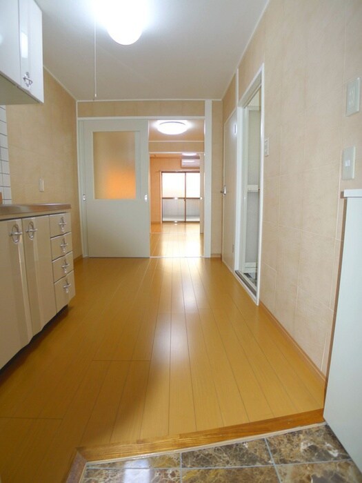 物件内観写真5　(玄関)