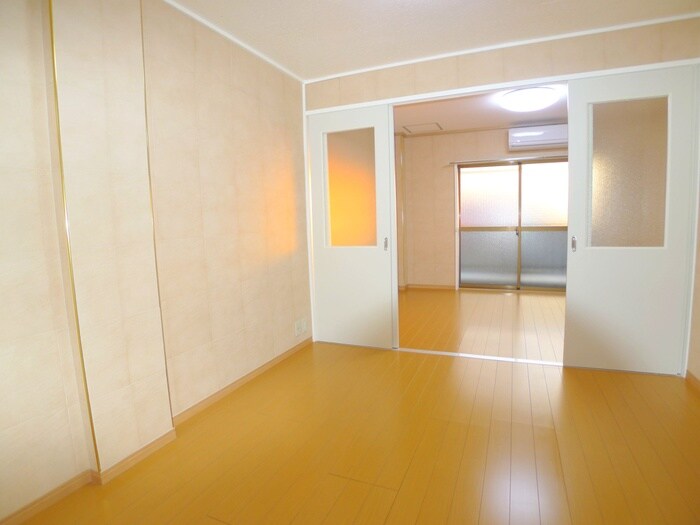 物件内観写真7　(室内からの展望)