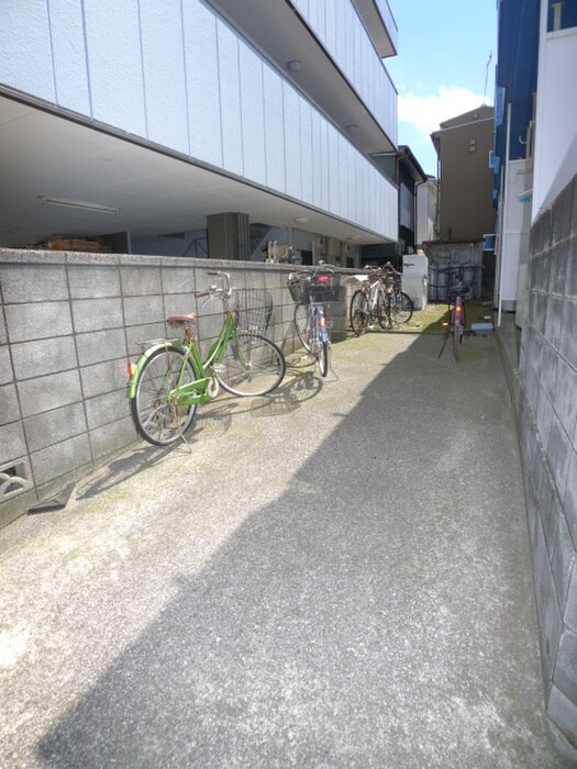 物件外観写真5　(駐輪場)