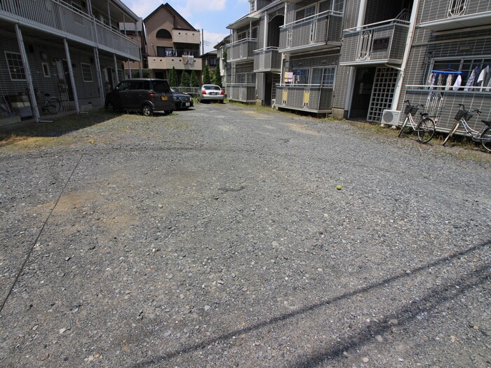 物件外観写真4　(駐車場)