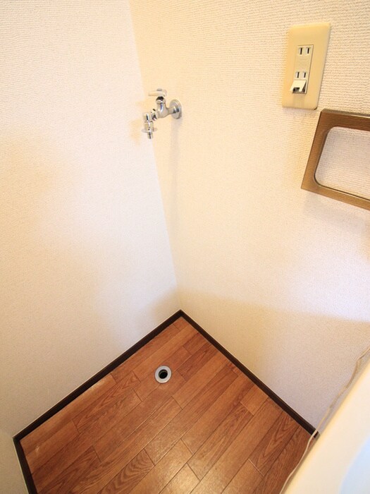 物件内観写真16　(洗濯機置場)