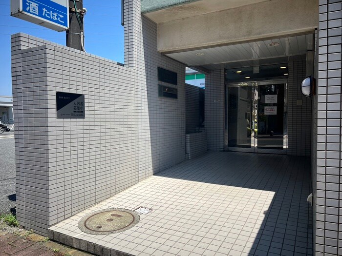 物件外観写真3　(エントランス部分)