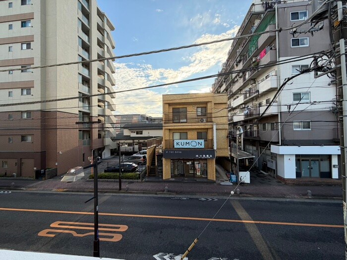 物件内観写真11　(室内からの展望)