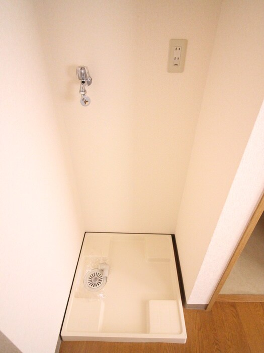 物件内観写真14　(洗濯機置場)