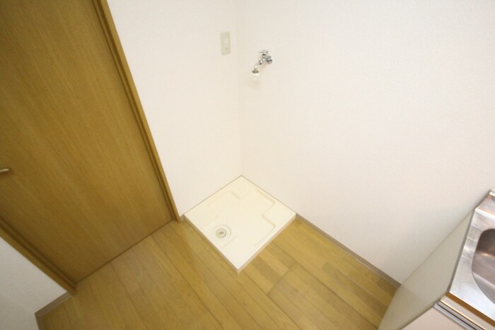 物件内観写真12　(洗濯機置場)