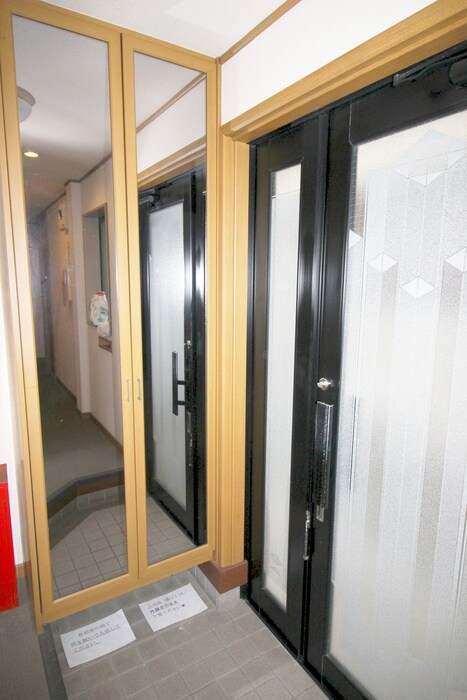 物件外観写真4　(エントランス部分)