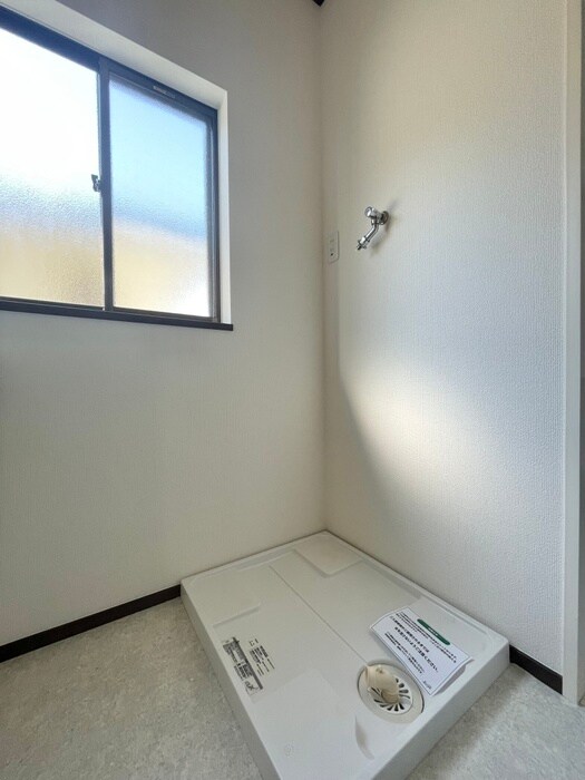 物件内観写真9　(洗濯機置場)