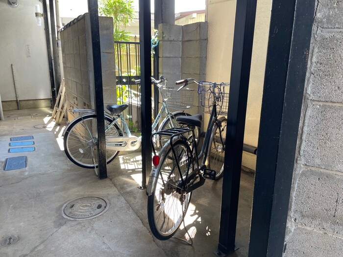 物件外観写真3　(駐輪場)