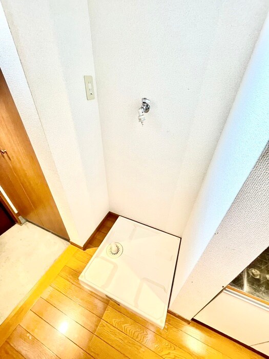 物件内観写真11　(洗濯機置場)