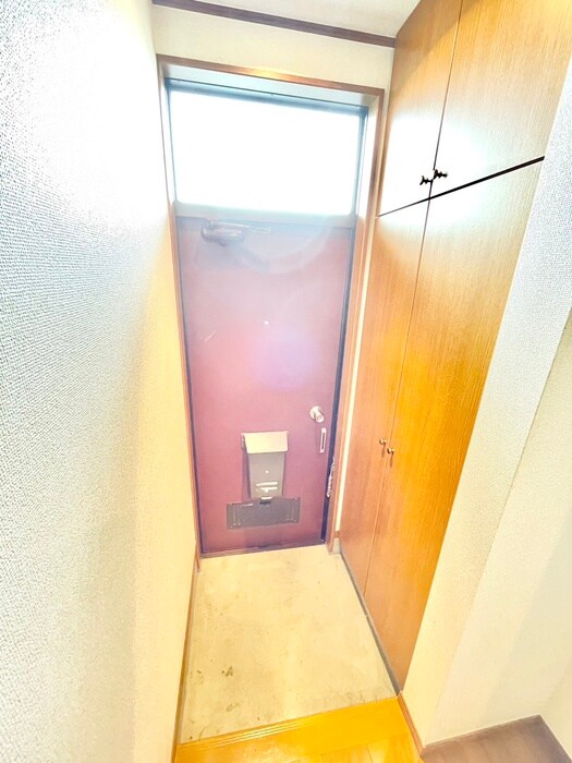 物件内観写真16　(玄関)