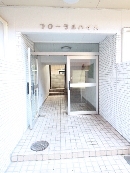 物件外観写真3　(エントランス部分)