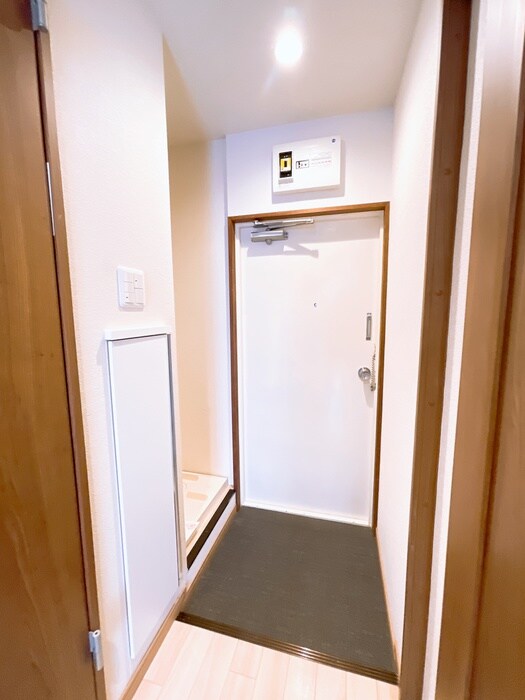 物件内観写真12　(玄関)