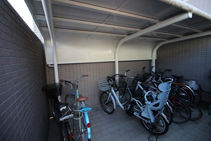 物件外観写真5　(駐輪場)