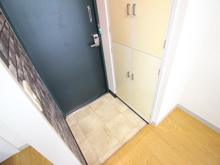 物件内観写真10　(玄関)