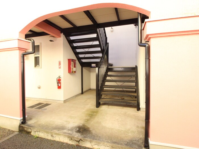 物件外観写真4　(エントランス部分)