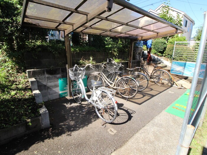 物件外観写真5　(駐輪場)