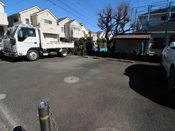 物件外観写真6　(駐車場)