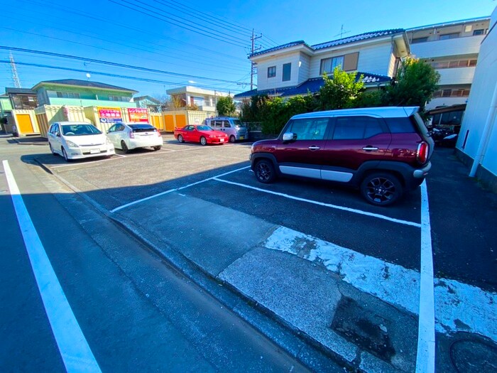 物件外観写真3　(駐車場)