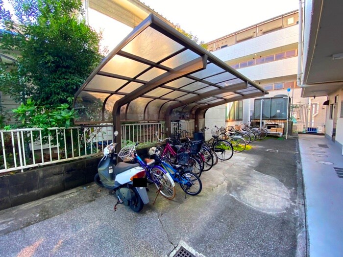 物件外観写真6　(駐輪場)