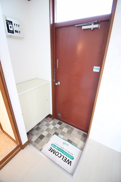 物件内観写真12　(玄関)