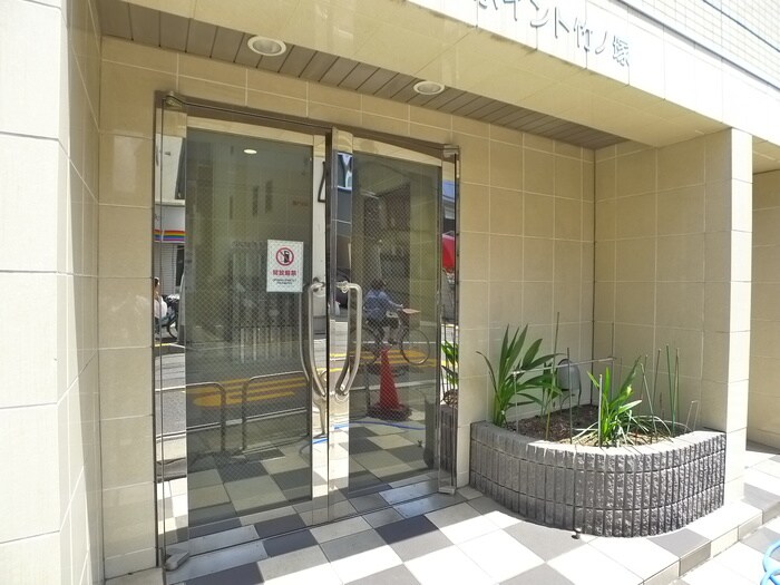 物件外観写真3　(エントランス部分)