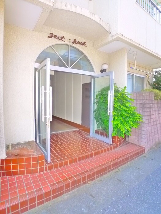 物件外観写真5　(エントランス部分)