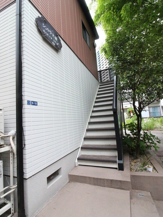 物件外観写真3　(エントランス部分)