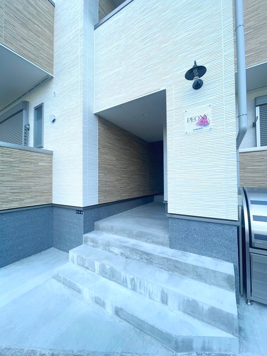 物件外観写真5　(エントランス部分)