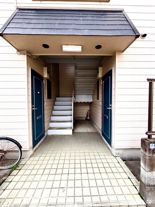 物件外観写真2　(エントランス部分)
