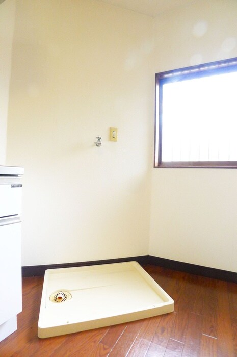 物件内観写真14　(洗濯機置場)