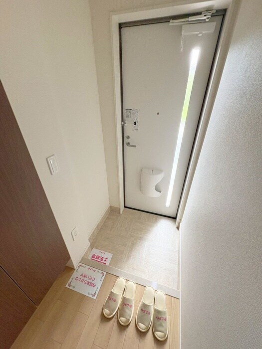 物件内観写真16　(玄関)