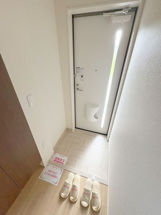 物件内観写真16　(玄関)