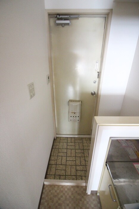 物件内観写真7　(玄関)